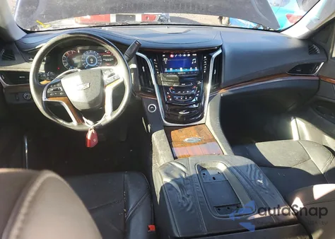 2016 Cadillac Escalade Luxury z USA, uszkodzony, nr VIN 1GYS4BKJ3GR458095